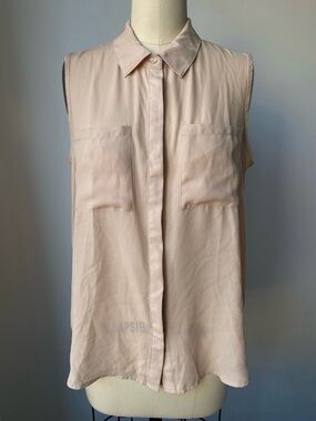 Forever 21 Sleeveless Button-Down Blouse in Blush